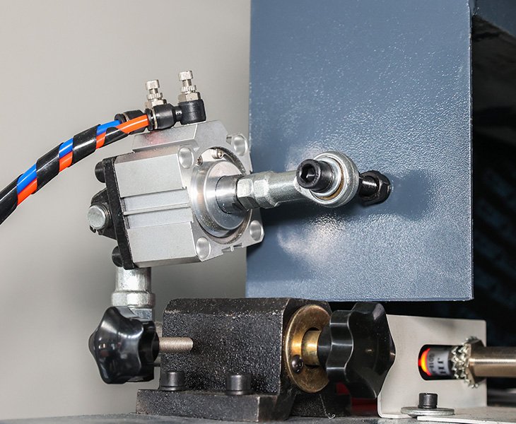 Eccentric Roller Automatic Lifting and Dust Removal System