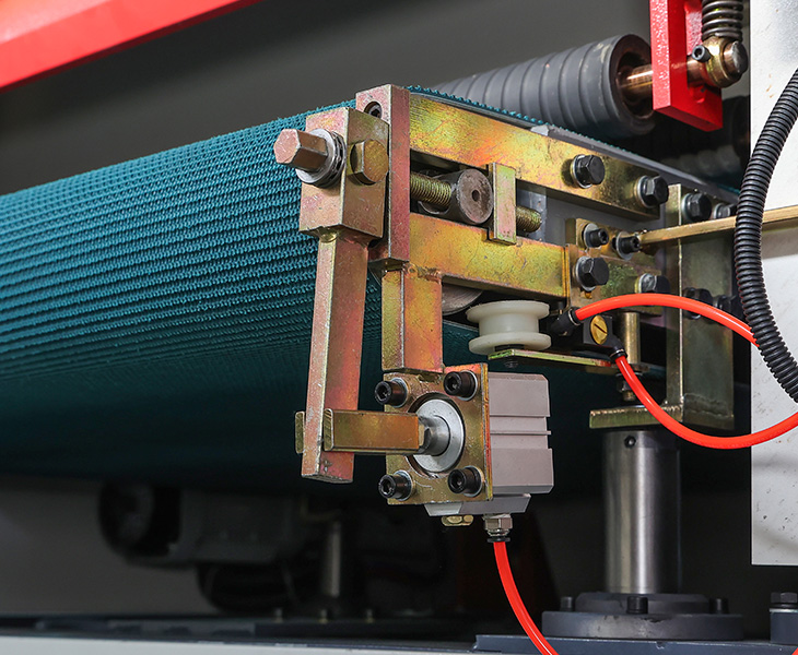 Microprocessor-Controlled Pneumatic Belt Tracking Extends Your Abrasive Lifespans