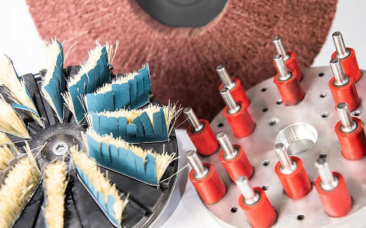 Abrasive flap disc brushes and Scotch-Brite roller-sourced: arku