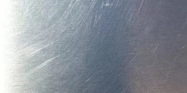 Crooked grain lines and random surface scratches-sourced: waykenrm